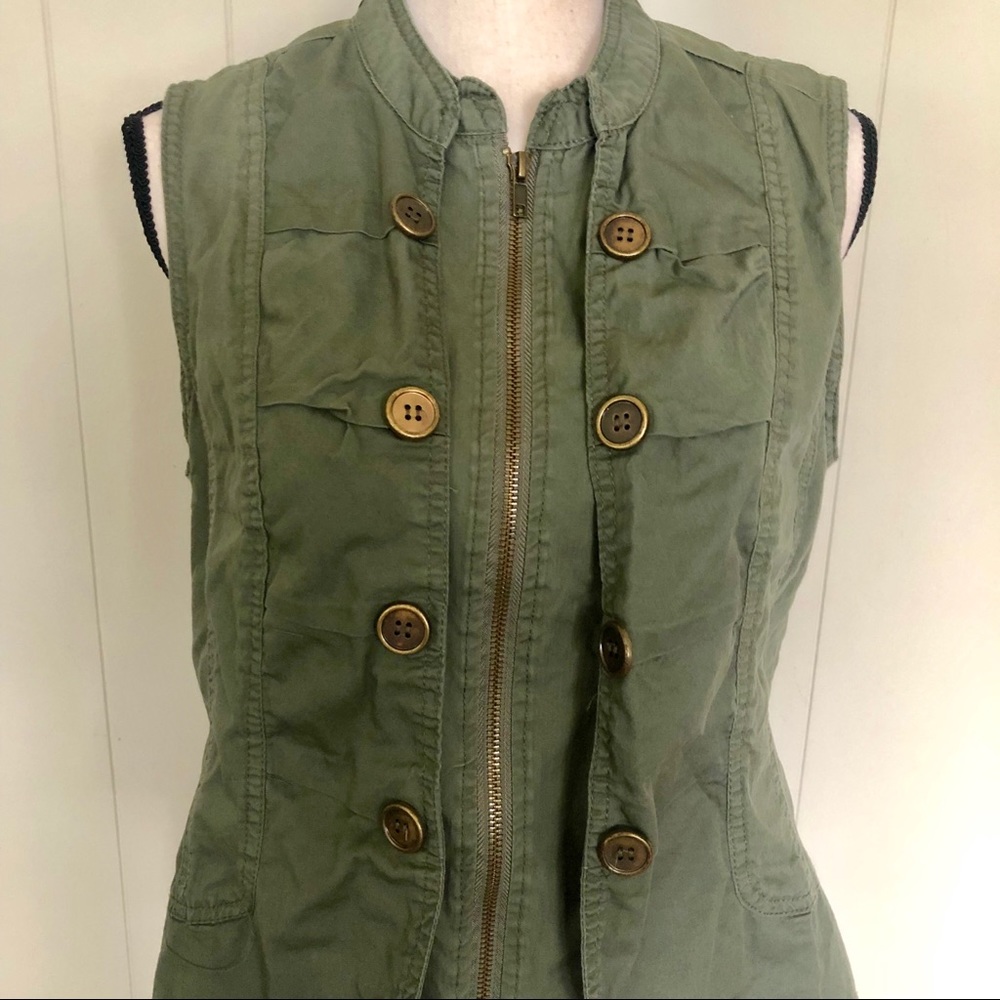 Vanity army green vest size large